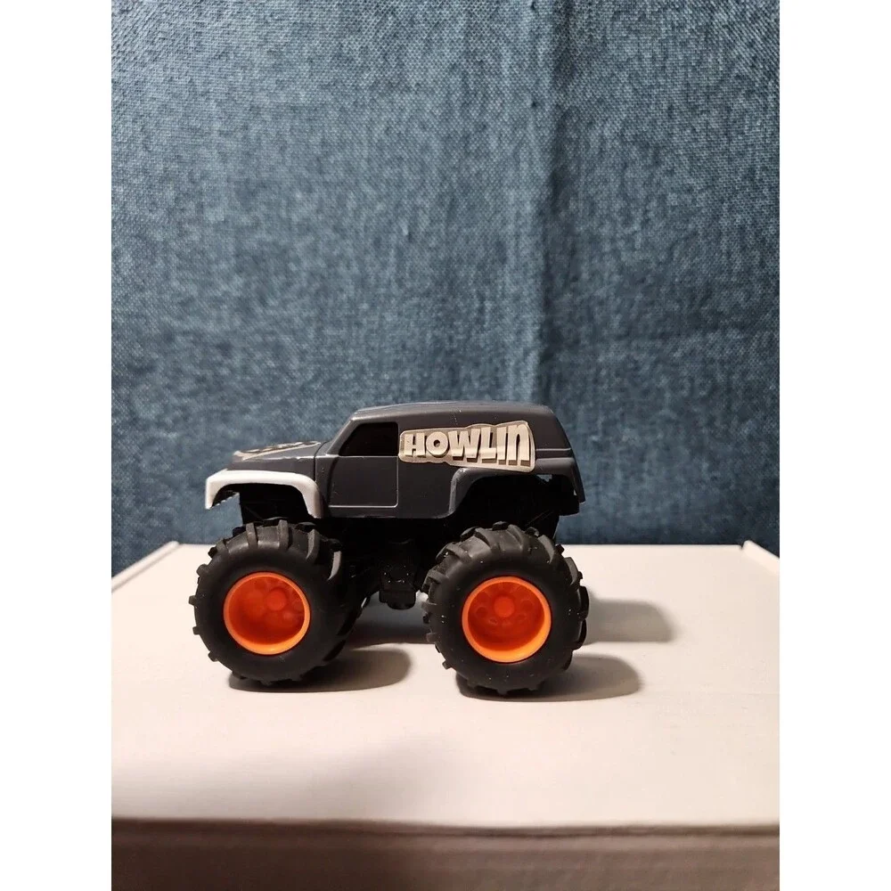 3-Piece Monster Truck Set | Hot Wheels Twin Mill & Howlin' Heat
